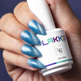 Blauwe cat eye gellak. Dit geeft een super mooi effect aan jouw nagels.