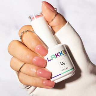 Ontdek de BIAB kleuren van LAKKIE, oftewel Builder In A Bottle. BIAB is voor degene die opzoek is naar extra versteviging en bescherming van de natuurlijke nagel. Met deze Builder In A Bottle gel creëer je niet alleen een goede basis voor gellak, maar kun je ook kleine verlengingen en correcties uitvoeren.  Cloudy Pink is een prachtige oud roze kleur BIAB. Met deze kleur creëer je een prachtige tijdloze natural nail look.