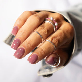 Ontdek de BIAB kleuren van LAKKIE, oftewel Builder In A Bottle. BIAB is voor degene die opzoek is naar extra versteviging en bescherming van de natuurlijke nagel. Met deze Builder In A Bottle gel creëer je niet alleen een goede basis voor gellak, maar kun je ook kleine verlengingen en correcties uitvoeren.  Purple Dreamer is een prachtige paarse kleur BIAB. Met deze kleur creëer je prachtige tijdloze nagels.