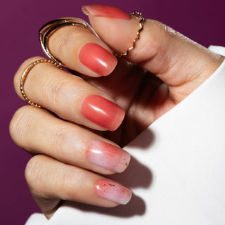 Blushy Moments_Gel Nagel Stickers_Rode blush nagels met gouden details