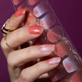 Blushy Moments_Gel Nagel Stickers_Rode blush nagels met gouden details