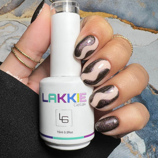 Cheeky Glitters is een glitter combinatie van geel en paars. De basis kleur is bruin en heeft een warme ondertoon.