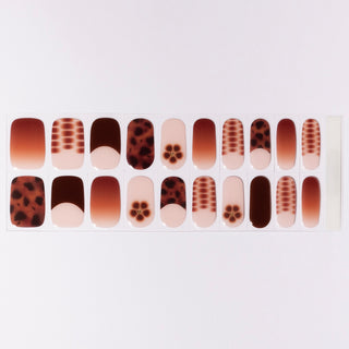 Feral Fade_Bruine gel nagel stickers met blooming gel design_LAKKIE Gellak