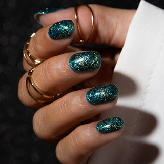 Groen met gouden marble nagels_kerst nagels inspiratie