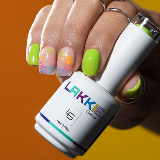 LAKKIE Toxic Grass is een fel groene kleur gellak. Deze gellak is egaal van kleur.  Deze kleur dekt al in 2 laagjes. Wil je Toxic Grass combineren met een glitter gellak? Kijk dan eens bij Fairy Flowers of Shiny Chrome.