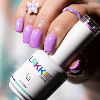 LAKKIE Groovy Purple is een egaal paarse kleur gellak. Let's get groovy nails! Met deze paarse kleur gellak haal jij zeker de lente/zomer in huis.