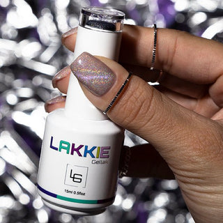 Ben jij opzoek naar een manier om jouw gellak nagels een unieke touch te geven? Het leuke van de holo cat eye, is dat je deze cat eye gellak over elke gellak kleur kunt lakken! De gellak is heel eenvoudig aan te brengen, en je creëert in een handomdraai toffe nailart.