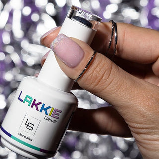 Ben jij opzoek naar een manier om jouw gellak nagels een unieke touch te geven? Het leuke van de holo cat eye, is dat je deze cat eye gellak over elke gellak kleur kunt lakken! De gellak is heel eenvoudig aan te brengen, en je creëert in een handomdraai toffe nailart.