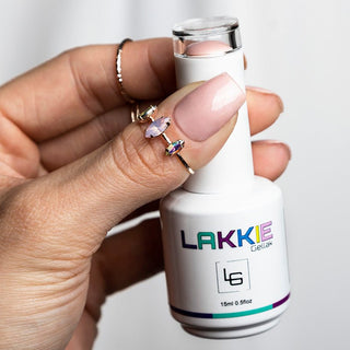Natural Glitter is een hele lichte kleur beige, met daar doorheen een zilveren shimmer.
