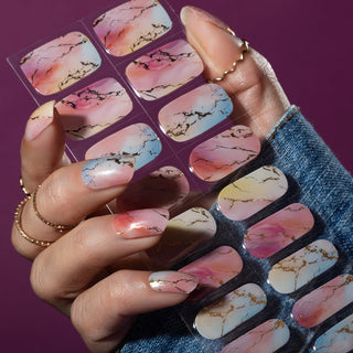 Marble Color Blush_Gel Nagel Stickers_Gekleurde marmer print met goude nagels