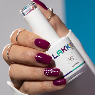 Auburn Purple is een paarse kleur gellak met een rode ondertoon.   Deze kleur dekt al in 2 laagjes. Wil je Auburn Purple combineren met een glitter gellak? Kijk dan eens bij Funky Disco of Glamorous Glitters.