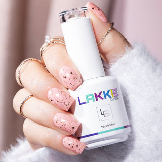De topcoat Golden Touch is de finishing touch voor je gellak manicure. Geef je nagels wat extra glitter en met deze topcoat hoef je geen plak laag meer te verwijderen van jouw nagels en kun jij genieten van prachtig glanzende nagels.   De topcoat Golden Touch, is een doorzichtige lak met gouden glitters.