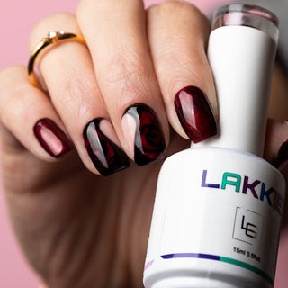 Met blooming gel kun je in een handomdraai toffe nailart creëren. Het is een doorzichtige lak, wat er voor zorgt dat de kleur(en) die je op deze laag aanbrengt laat uitvloeien.