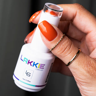 LAKKIE Autumn Orange is een prachtige oranje kleur gellak. Zeker een mooie kleur voor herfstnagels. Maar natuurlijk ook perfect voor een Koningsdag of een nederlands elftal wedstrijd.