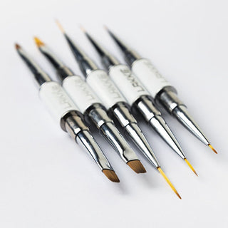 Ontdek de perfecte nailart penselen set van 5 dubbelzijdige penselen met verschillende penseelsoorten, waarmee je de meest creatieve en professionele designs kunt creëren. Of je nu een beginner of een ervaren nagelstylist bent, deze set is perfect voor jou.