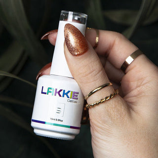 Deze gouden glitter gellak kun je ook perfect gebruiken om je teennagels mee te lakken.