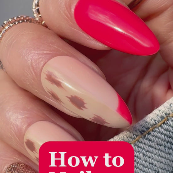 Nailart tutorial. Deze zomerse rode nailart gellak set kun je in een keer kopen, zodat jij ook deze toffe nagels kun maken