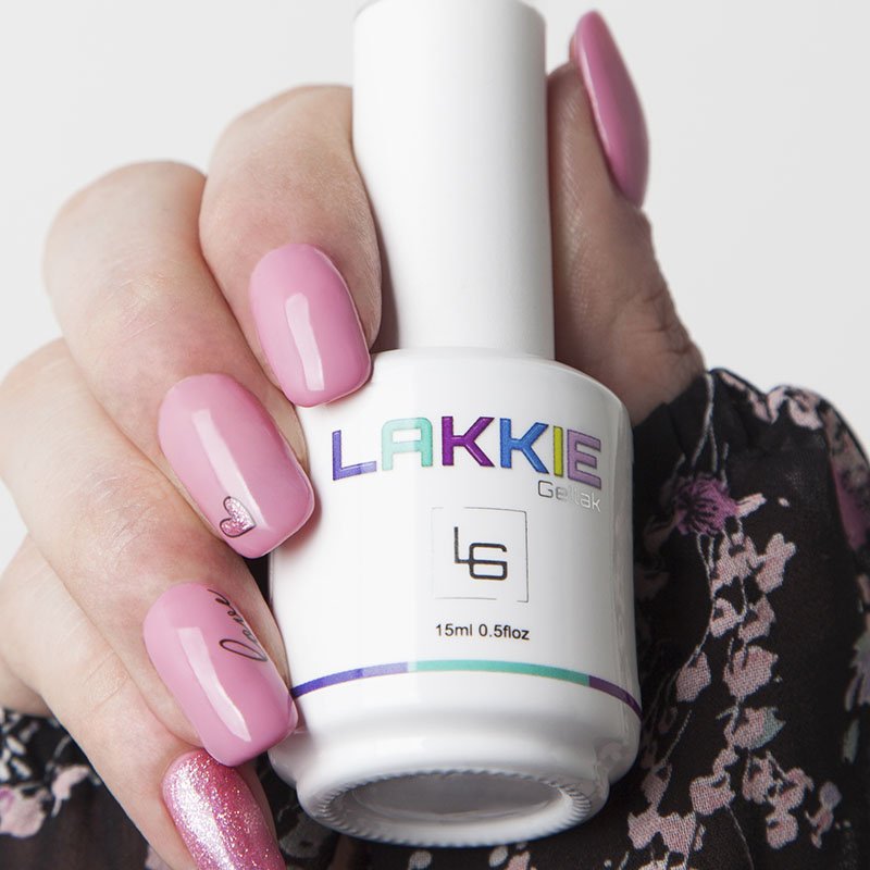 Roze gellak. Valentijns nailart gemaakt met roze gelnagellak.