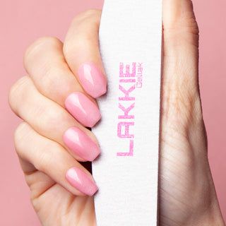Vijl je nagels in jouw favoriete nagelvorm met de nagelvijl van LAKKIE Gellak