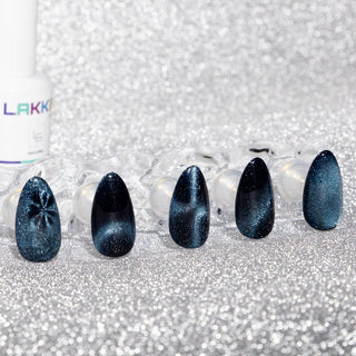 Maak de tofste cat eye nagels met deze 5 in 1 cat eye magneet! Met deze veelzijdige magneet kun je heel veel verschillende cat eye looks maken. Van een french tip cat eye effect tot aan een cat eye bloemetje