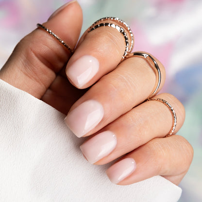 Soft Beige is een prachtige beige kleur BIAB. Met deze kleur creëer je in no-time een prachtige tijdloze natural nail look.