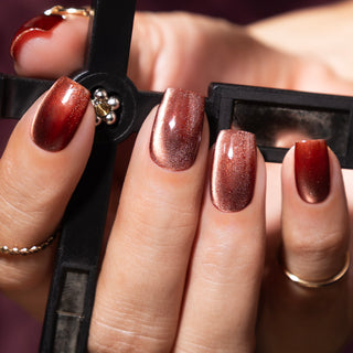 Cat Eye Effortless Charm_bruine cat eye gellak nagels_LAKKIE Gellak