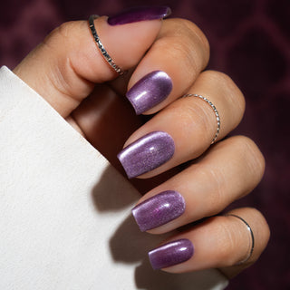 Cat Eye Majestic Illusion_Paarse cat eye gellak nagels_LAKKIE Gellak