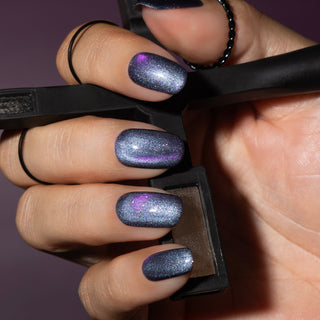 Cat eye Winter Dream_Paarse galaxy cat eye gellak nagels_LAKKIE Gellak