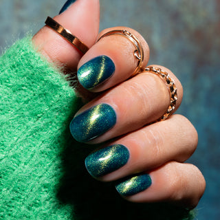 Enchanting Green_groene cat eye gellak met gouden glitters