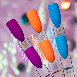 Summer Frequency is een neon oranje kleur gellak, en onmisbaar tijdens feestjes en festivals. Deze neon kleur gellak is namelijk ook nog eens glow in the dark. Ga jij voor extra opvallende neon nagels?