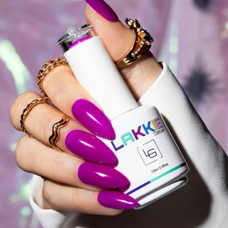 Nieuw! 3 Vrolijke neon kleuren voor overdag en s’avonds zijn ze glow in the dark. Maak je festival look helemaal compleet met deze neon kleuren gellak. Ga jij voor neon oranje, tropisch blauw of opvallend magenta?