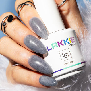 LAKKIE Sweater Grey is een grijze kleur gellak met donker grijze haartjes er doorheen. Deze combinatie zorgt voor cosy furry nails!