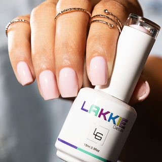 LAKKIE Sugar Pink is een hele lichte kleur roze. Deze gelnagellak is egaal van kleur.