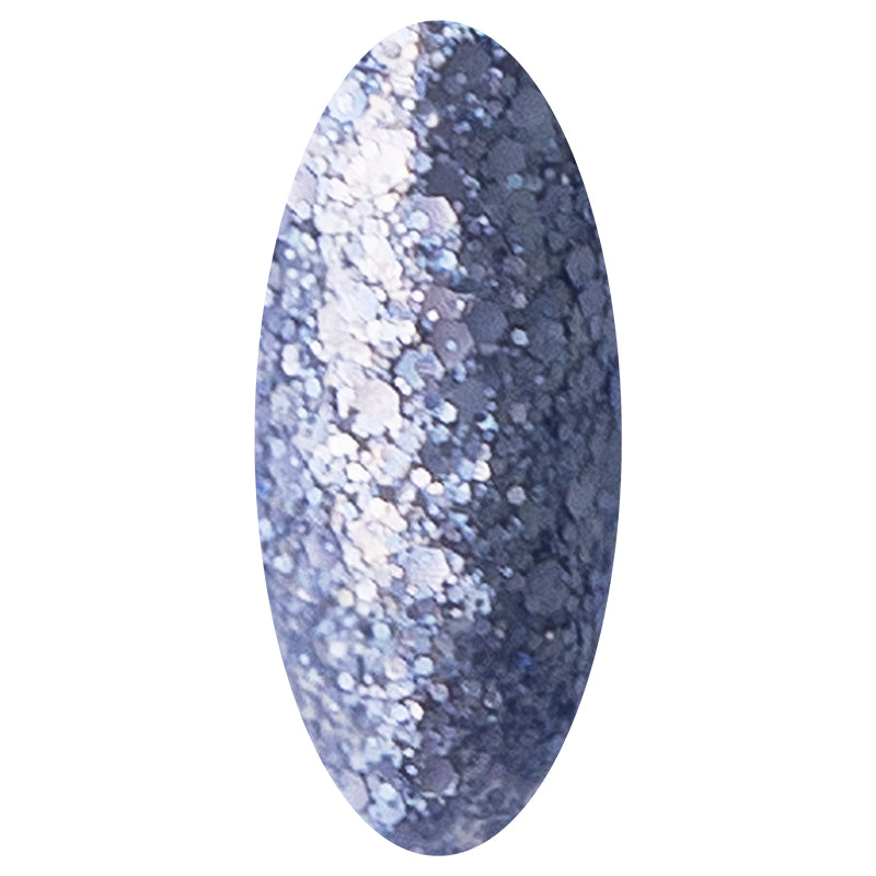 LAKKIE Festival Fairy is een blauwe glitter gellak. Deze gellak bestaat uit verschillende soorten blauwe glitters.  Deze kleur heeft minimaal 3 laagjes nodig om de glitters overal egaal verspreid te krijgen. Dat komt omdat de basis doorzichtige gellak is, met daar doorheen glitters. 
