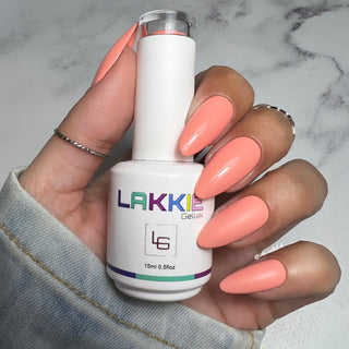 LAKKIE Light Salmon is een zachte roze/ oranje kleur gel nagellak. Deze gellak is egaal van kleur.  Deze kleur dekt in 2 a 3 laagjes. Wil je Light Salmon combineren met een andere kleur gellak? Kijk dan eens bij Firebrick Orange of Peach On The Beach.