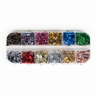 Ben jij gek op het maken van nailart en wil jij er nog wat extra's aan toevoegen? Dan is de nailart glitter foil flakes box zeker iets voor jou! De nailart glitter foil flakes box bestaat uit 12 verschillende kleuren glitters. Je kunt de glitters eindeloos combineren met elkaar of met je favoriete kleur gellak. Maak van jouw nagels een kunstwerk!  x