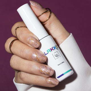 Nude Pink_Marble nails_LAKKIE Gellak_Gold Liner