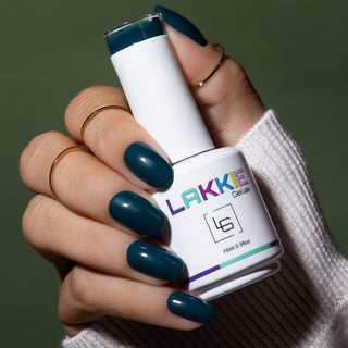 Midnight Satin_Groen blauwe gellak nagels_LAKKIE Gellak
