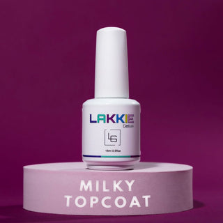 Milky Topcoat_voor gellak nagels. De Milky topcoat is de finishing touch voor je gellak manicure. Met deze topcoat geef je een creamy afwerking aan jou nagels, oftewel een melkachtig effect. De Milky topcoat is ook perfect te combineren om bepaalde nailart effecten te creëren. Met deze topcoat hoef je geen plak laag meer te verwijderen van jouw nagels en kun jij genieten van prachtig glanzende nagels.   Deze no wipe topcoat zorgt ervoor dat jij langdurig plezier hebt van jouw manicure en biedt een krasvrije