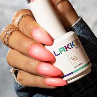 De Milky topcoat is de finishing touch voor je gellak manicure. Met deze topcoat geef je een creamy afwerking aan jou nagels, oftewel een melkachtig effect. De Milky topcoat is ook perfect te combineren om bepaalde nailart effecten te creëren. Met deze topcoat hoef je geen plak laag meer te verwijderen van jouw nagels en kun jij genieten van prachtig glanzende nagels.   Deze no wipe topcoat zorgt ervoor dat jij langdurig plezier hebt van jouw manicure en biedt een krasbestendige en glanzende afwerking. 