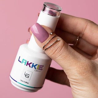 LAKKIE Powdered Pink is een mooie oude roze kleur gelnagellak. Deze gellak is egaal van kleur. 