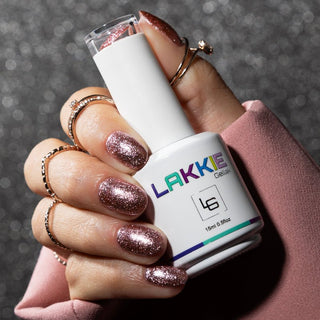 LAKKIE Glamorous Rose Gold is een roze kleur glitter gellak. Deze glitter gellak is extreem goed dekkend, en heeft maar 1 a 2 laagjes nodig.   Glamorous Rose Gold is een perfecte gellak om te dragen tijdens de feestdagen. Doordat deze gellak zo dekkend is kun je Glamorous Rose Gold ook perfect gebruiken tijdens het maken van jouw nailart creaties.