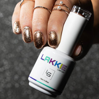 LAKKIE Champagne Party is een bronzen kleur glitter gellak. Deze glitter gellak is extreem goed dekkend, en heeft maar 1 a 2 laagjes nodig.   Champagne Party is een perfecte gellak om te dragen tijdens de feestdagen. Doordat deze gellak zo dekkend is kun je Champagne Party ook perfect gebruiken tijdens het maken van jouw nailart creaties.