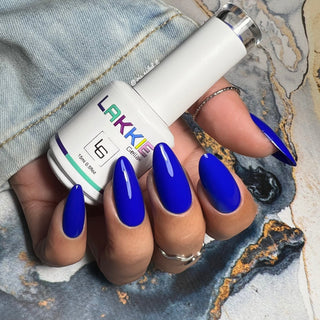 LAKKIE Porcelain Blue is een intens blauwe kleur gelnagellak