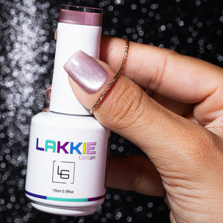 Satin Sparkle_Licht roze cat eye gellak nagels_LAKKIE Gellak