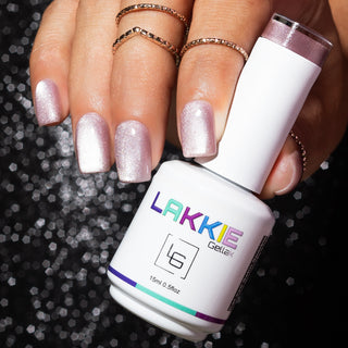 Satin Sparkle_Licht roze cat eye gellak nagels_LAKKIE Gellak