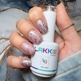 LAKKIE Stylish Glitter is een roze glitter gelnagellak. Deze gellak bestaat uit verschillende soorten zilveren reflecterende glitters.