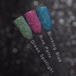 Nieuw! De gellak party collectie! 3 reflective gellak kleuren, die niet mogen ontbreken tijdens de feestdagen. Deze kleuren zien er op het eerste oog uit als gewone glitter gellak kleuren, maar door de lichtinval zien deze glitters er elke keer weer anders uit.