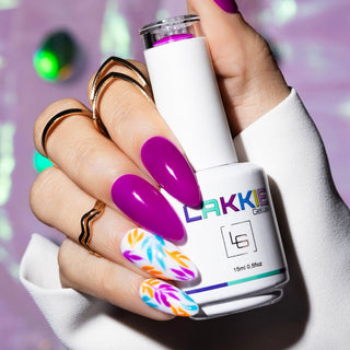 Nieuw! 3 Vrolijke neon kleuren voor overdag en s’avonds zijn ze glow in the dark. Maak je festival look helemaal compleet met deze neon kleuren gellak. Ga jij voor neon oranje, tropisch blauw of opvallend magenta?