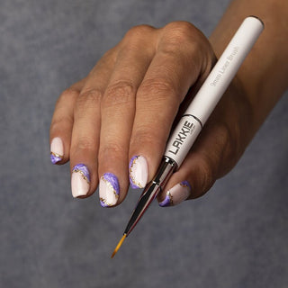 Ontdek de perfecte nailart penselen set van 5 dubbelzijdige penselen met verschillende penseelsoorten, waarmee je de meest creatieve en professionele designs kunt creëren. Of je nu een beginner of een ervaren nagelstylist bent, deze set is perfect voor jou.